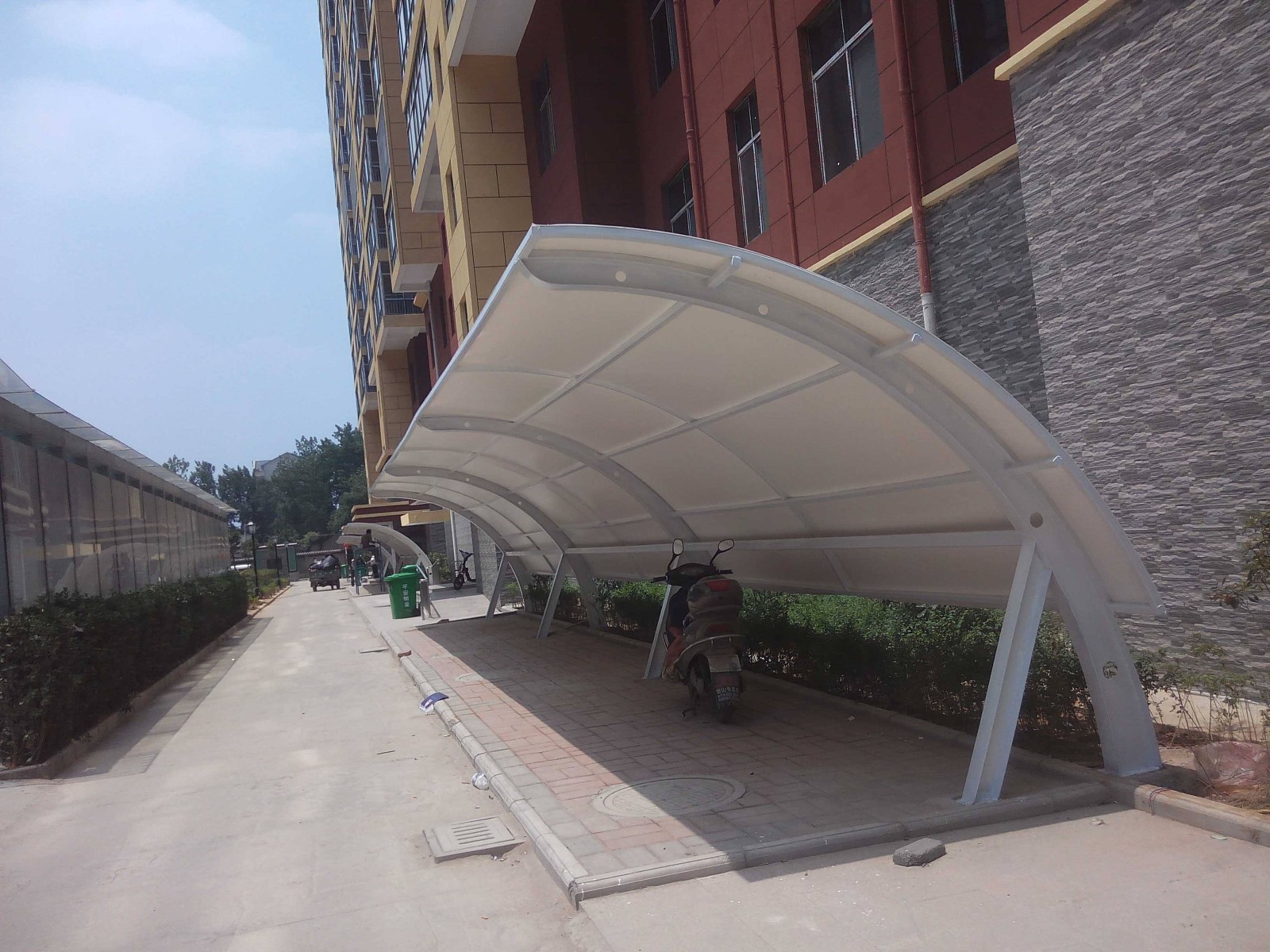 膜結構自行車停車棚.jpg 膜結構自行車停車棚.jpg