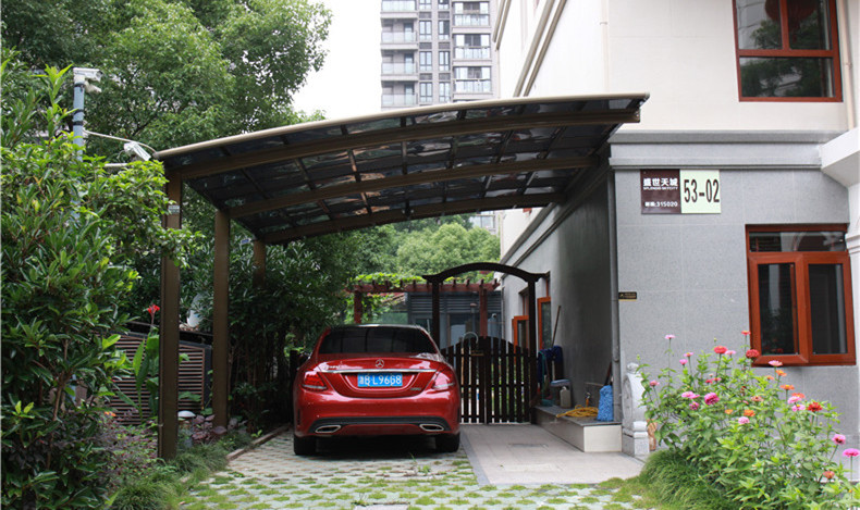 把車庫空出來改造成家庭影院，那車子停在哪里？