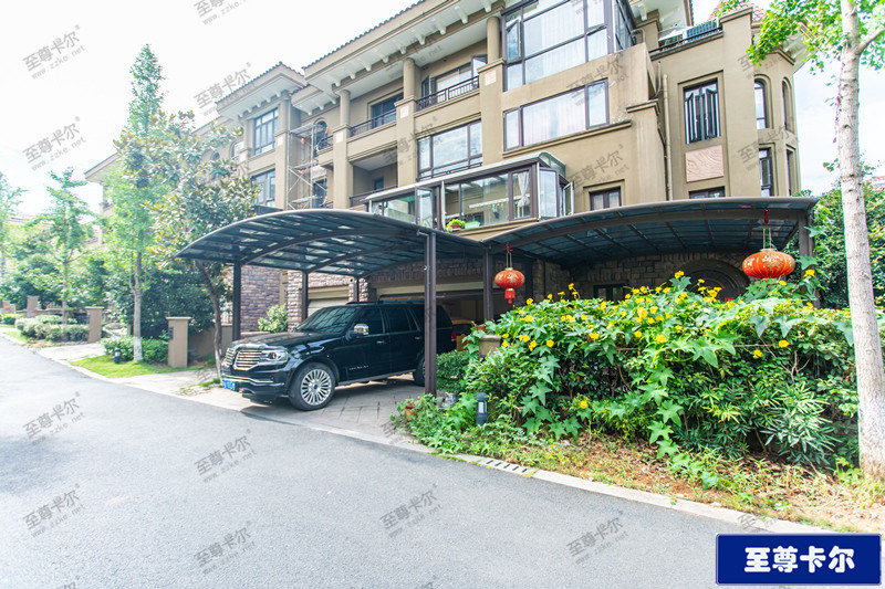 超級(jí)堅(jiān)固的鋁合金車棚雨棚,至尊卡爾助您抵御狂風(fēng)暴雪