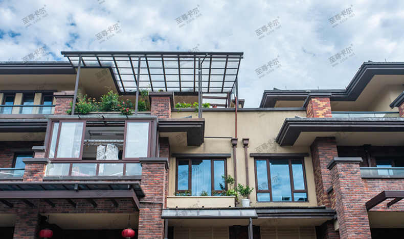 一個耐力板雨棚解決了許多業主的煩惱！——至尊卡爾