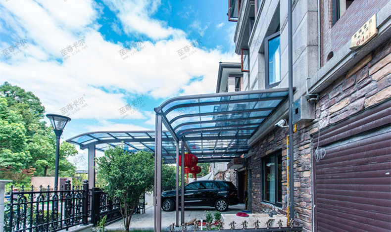 還在糾結雨棚材質？看，他們都選擇了至尊卡爾耐力板雨棚