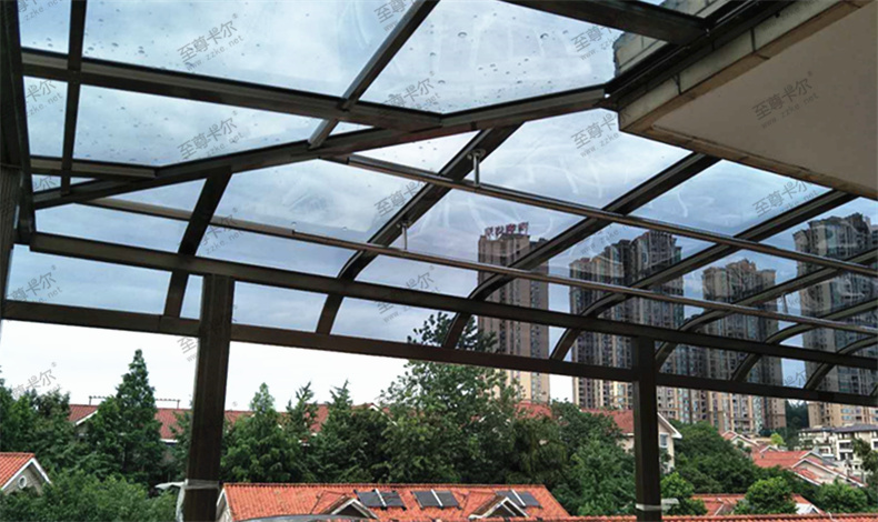 終于知道為何要用PC耐力板做雨棚了！