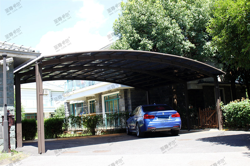 搭建小轎車車棚，選擇這種材質耐用30年