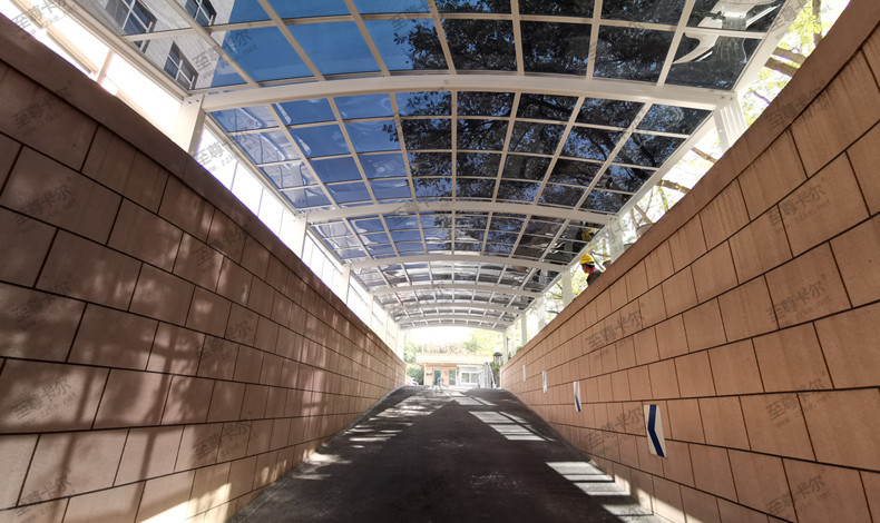 車庫出入口玻璃雨棚怎么樣？廠家的的不傳之密！