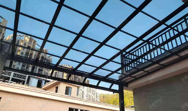 頂樓露臺想要大氣，耐力板雨棚給足你面子！